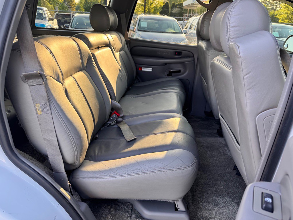 2001 GMC Denali Image 9