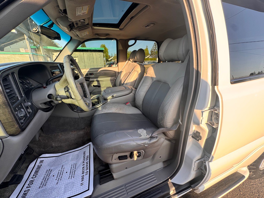 2001 GMC Denali Image 13