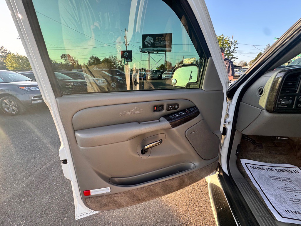 2001 GMC Denali Image 14