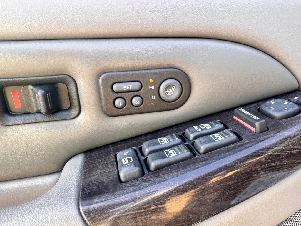 2001 GMC Denali Image 15