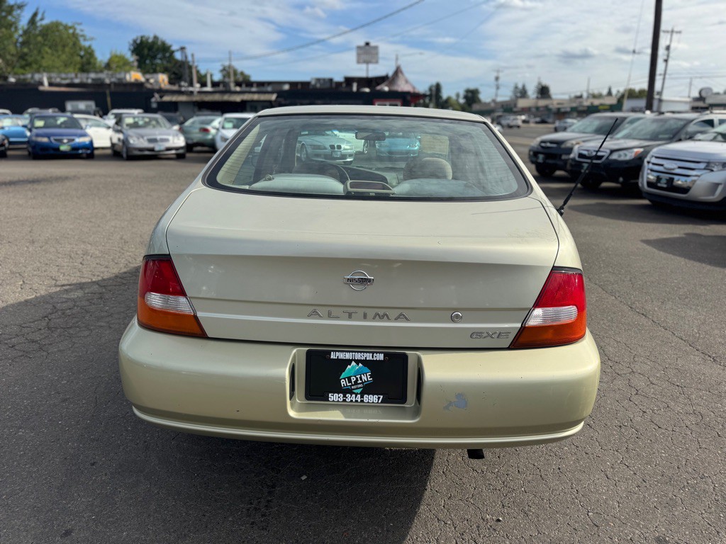 1998 Nissan Altima Image 4