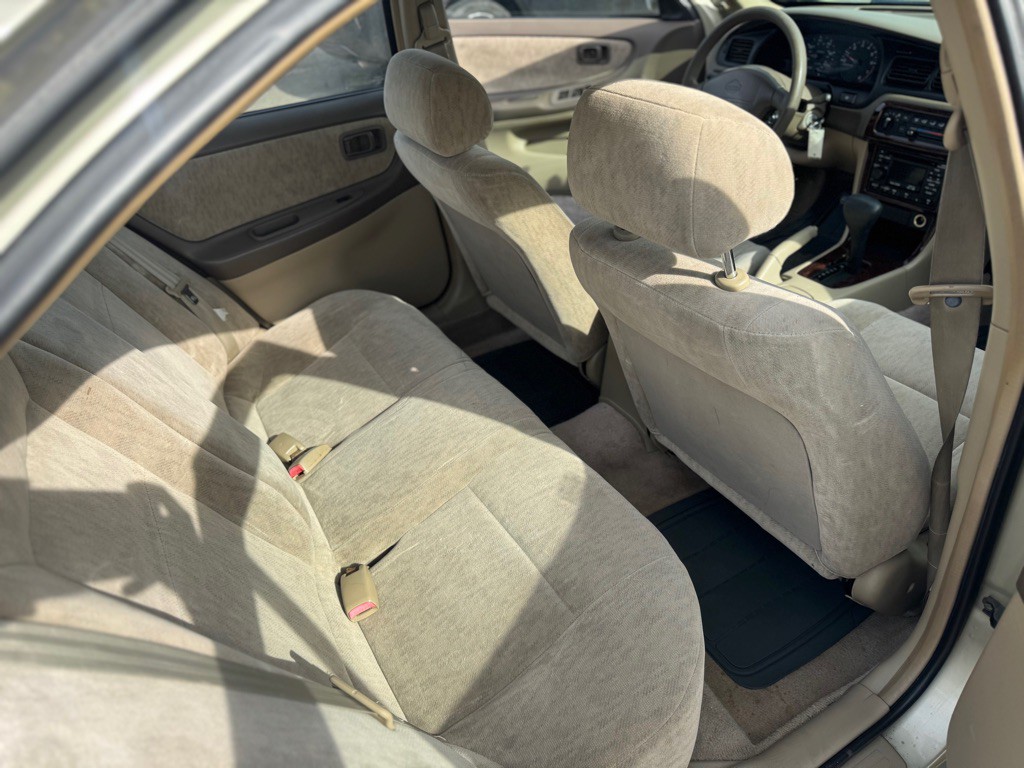 1998 Nissan Altima Image 9