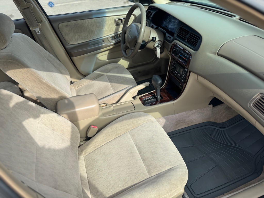 1998 Nissan Altima Image 10