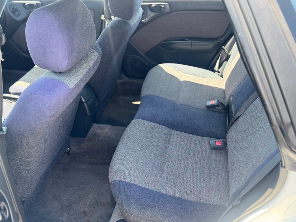 1996 Subaru Legacy Image 8