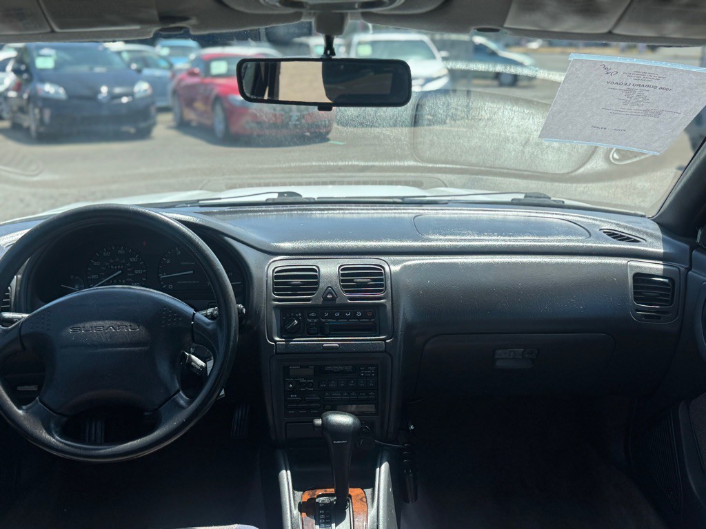 1996 Subaru Legacy Image 9