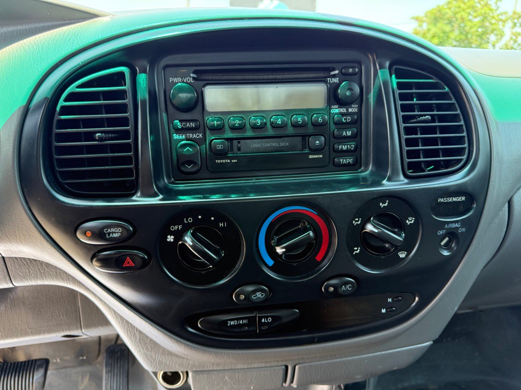 2001 Toyota Tundra Image 12