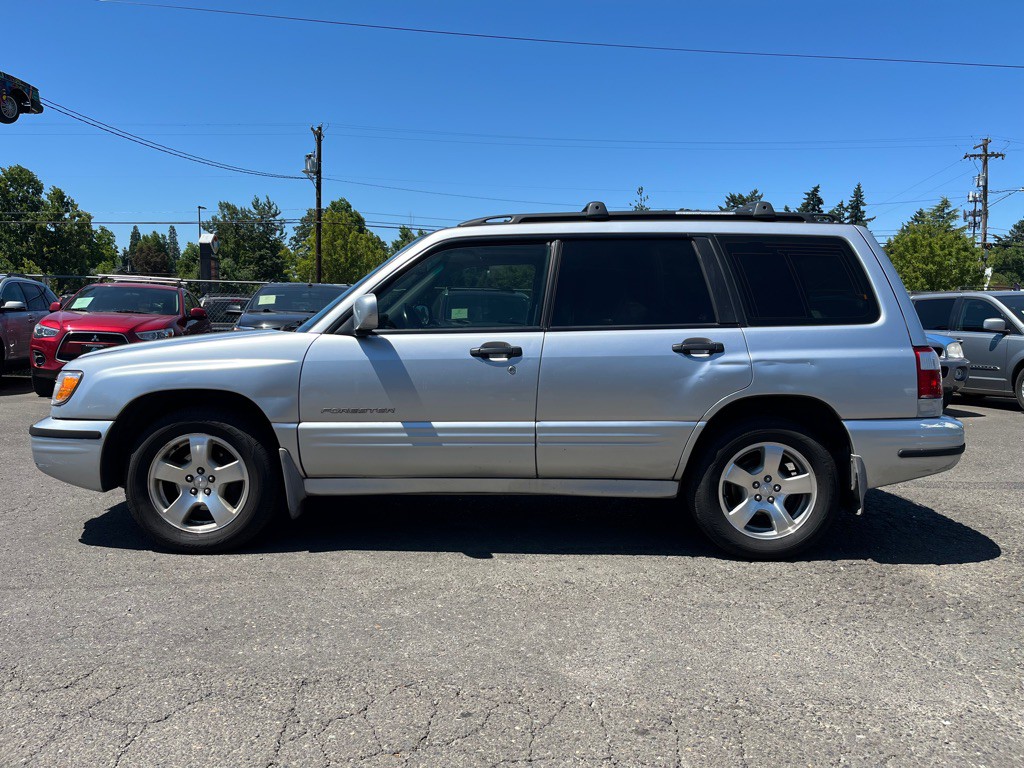 2002 Subaru Forester Image 2