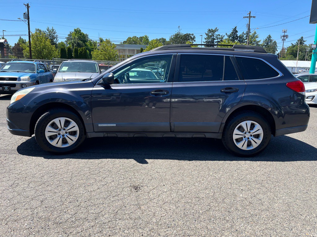 2010 Subaru Outback Image 2