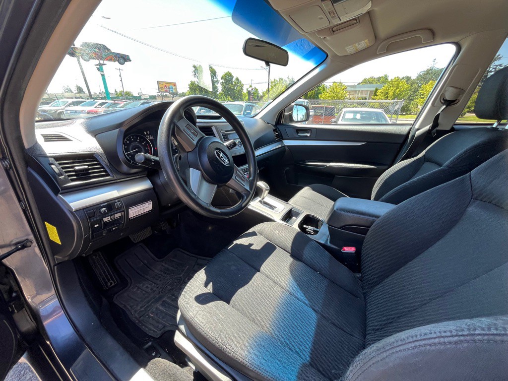 2010 Subaru Outback Image 9