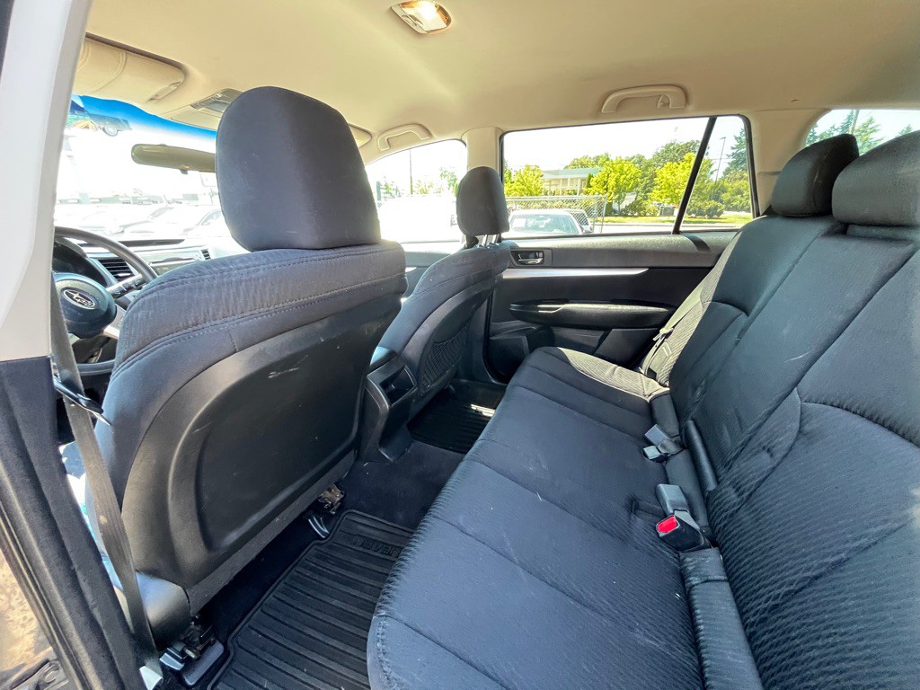 2010 Subaru Outback Image 10