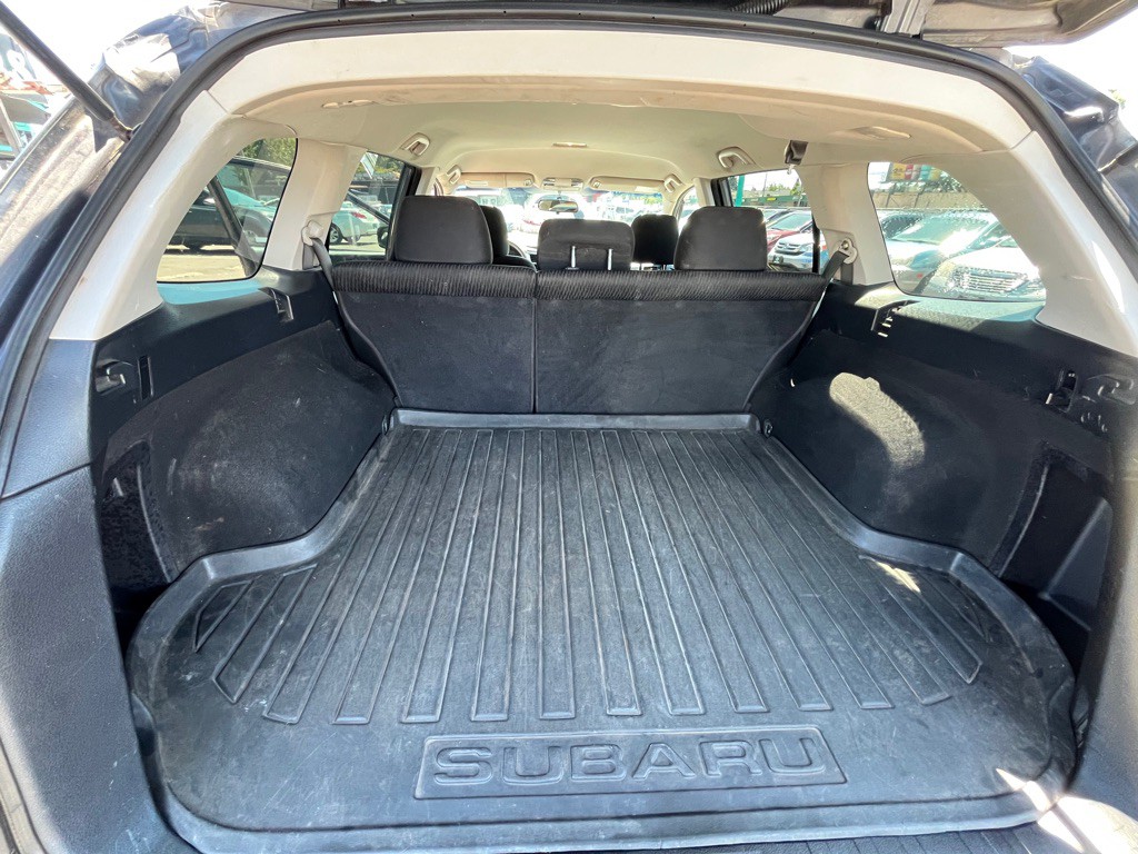 2010 Subaru Outback Image 11