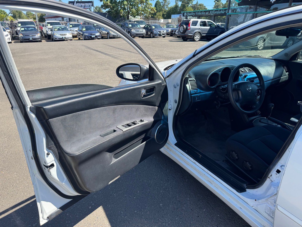 2003 Nissan Altima Image 6
