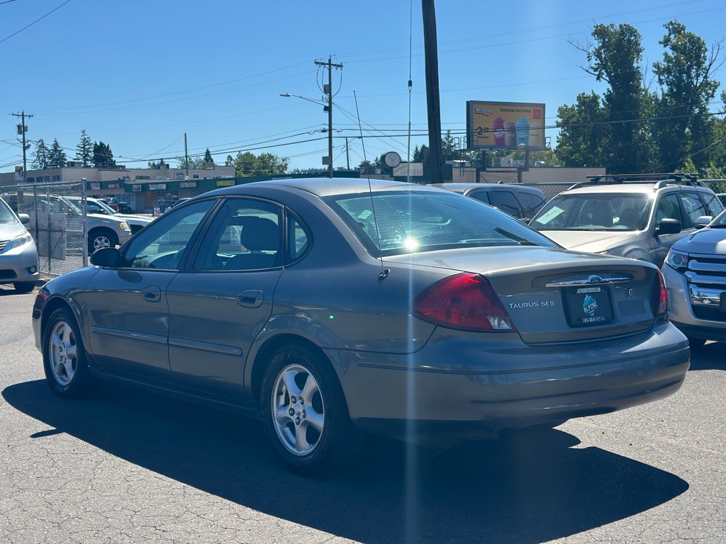 2002 Ford Taurus Image 2