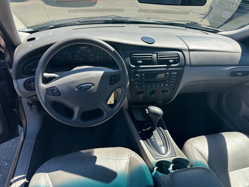 2002 Ford Taurus Image 9