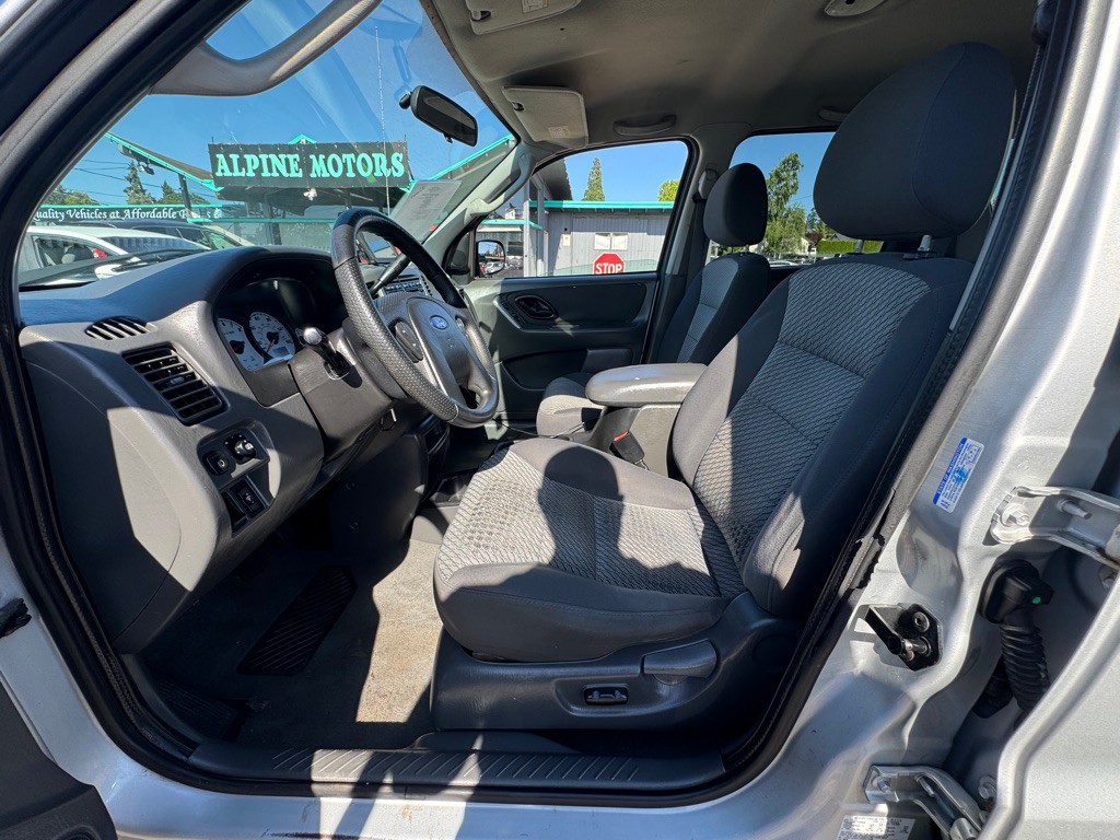 2003 Ford Escape Image 8