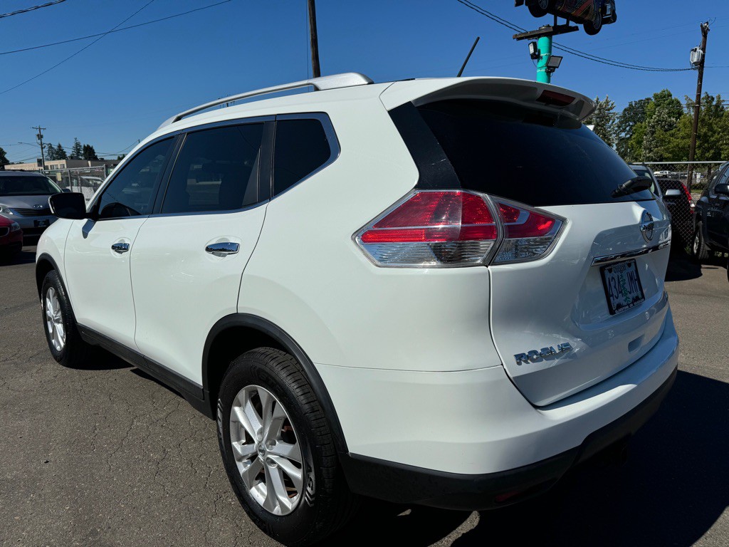 2016 Nissan Rogue Image 2