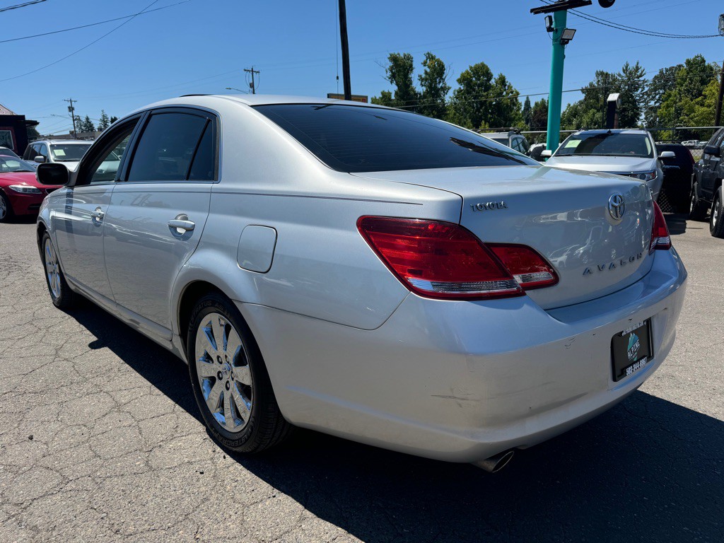 2005 Toyota Avalon Image 2
