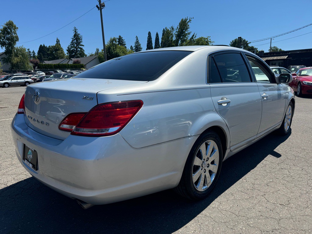 2005 Toyota Avalon Image 3