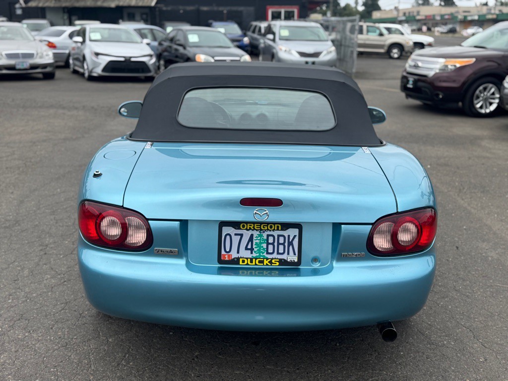 2002 Mazda MX-5 Miata Image 4