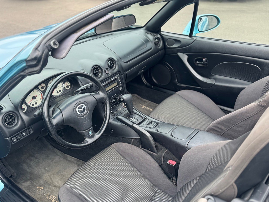 2002 Mazda MX-5 Miata Image 8