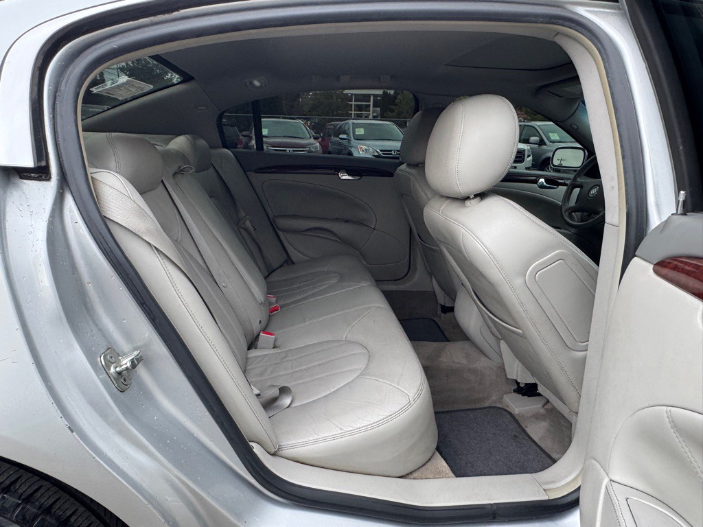 2010 Buick Lucerne Image 17