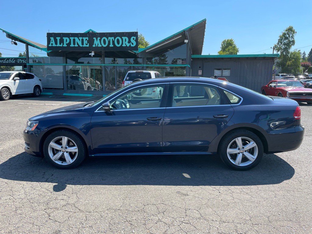 2013 Volkswagen Passat Image 2