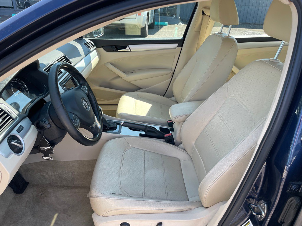 2013 Volkswagen Passat Image 8