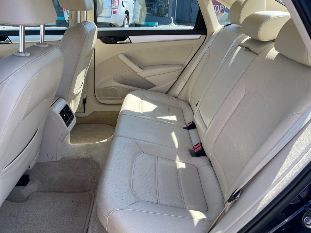 2013 Volkswagen Passat Image 9