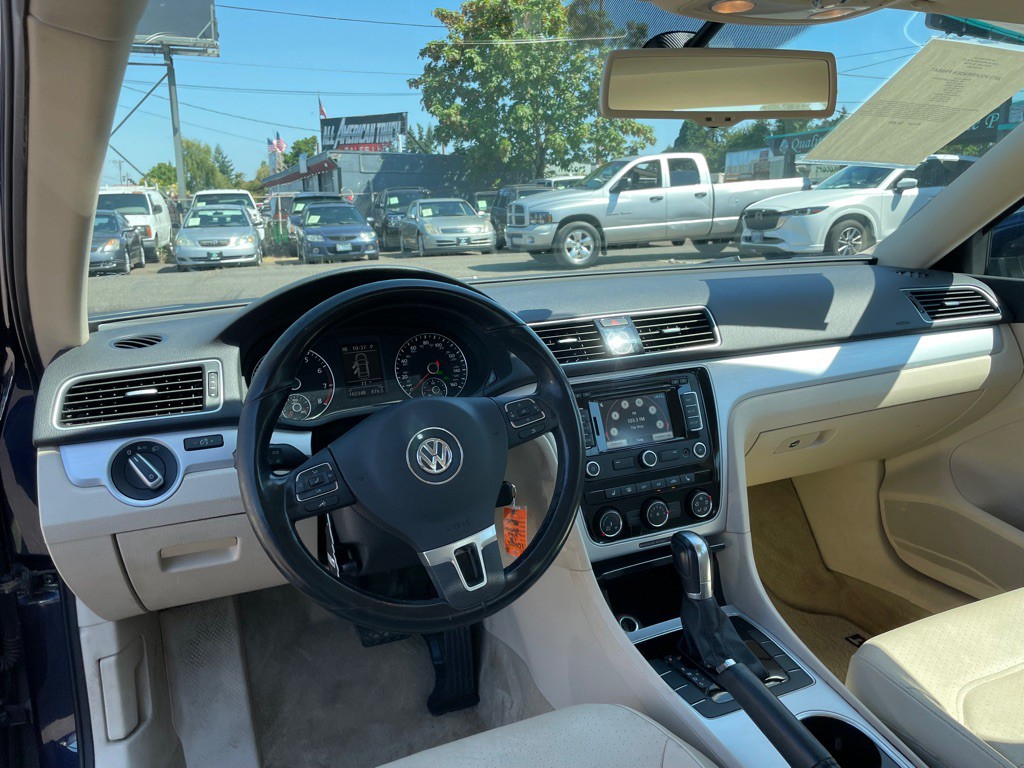2013 Volkswagen Passat Image 10