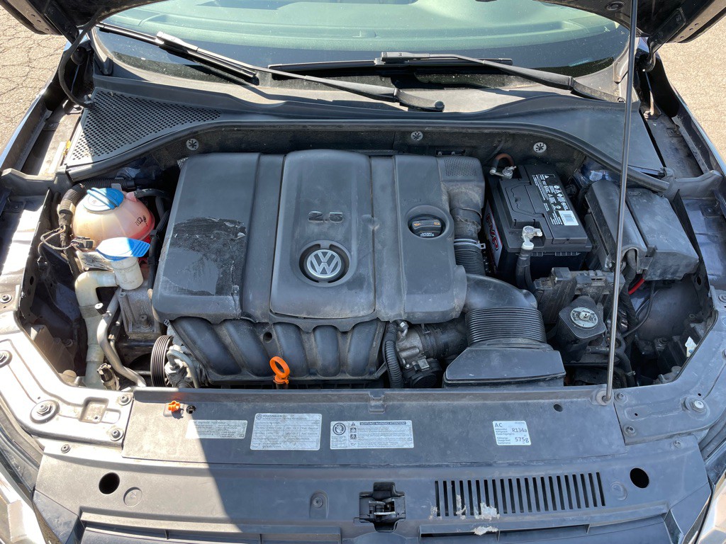 2013 Volkswagen Passat Image 11