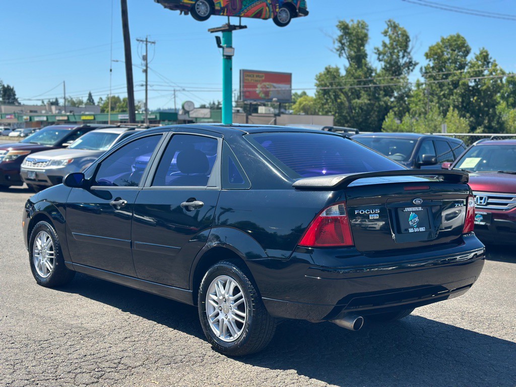 2005 Ford Focus Image 2