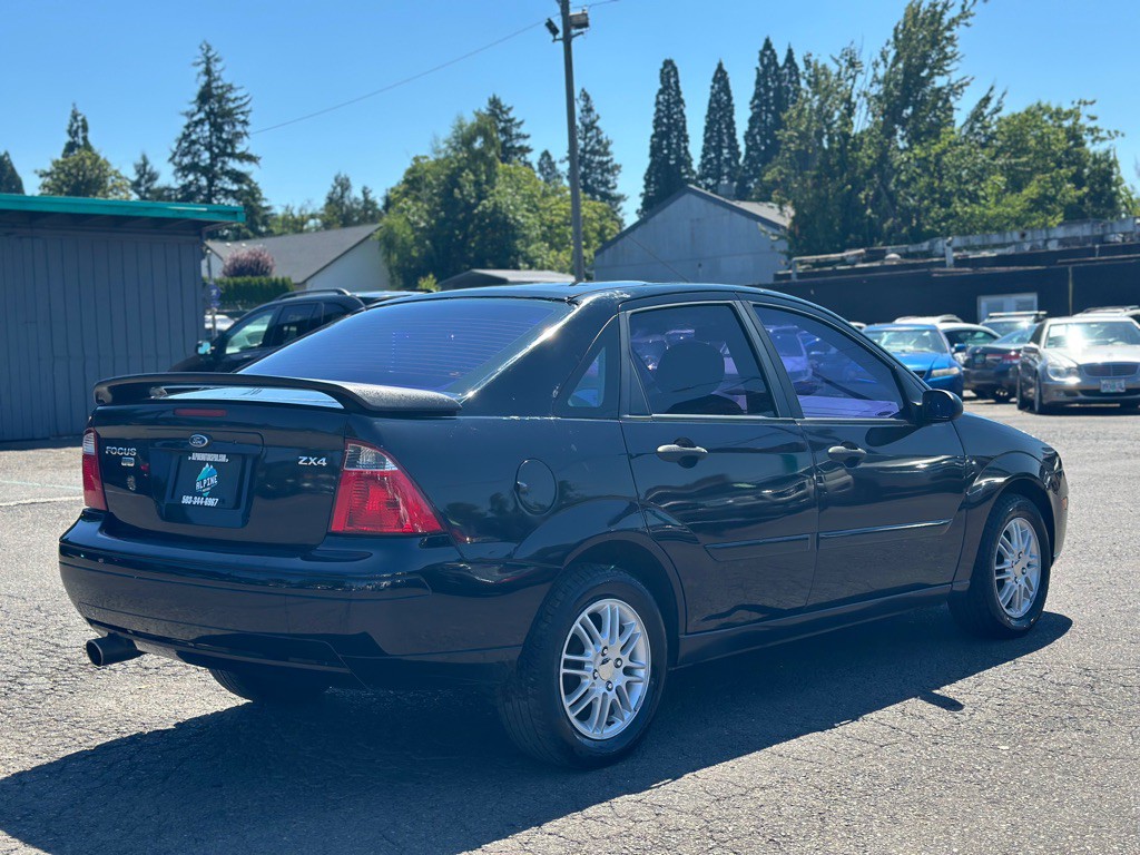 2005 Ford Focus Image 4