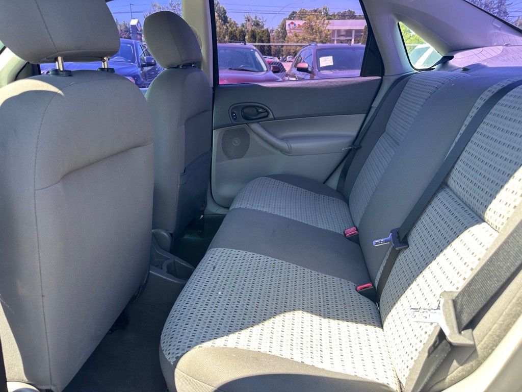 2005 Ford Focus Image 8