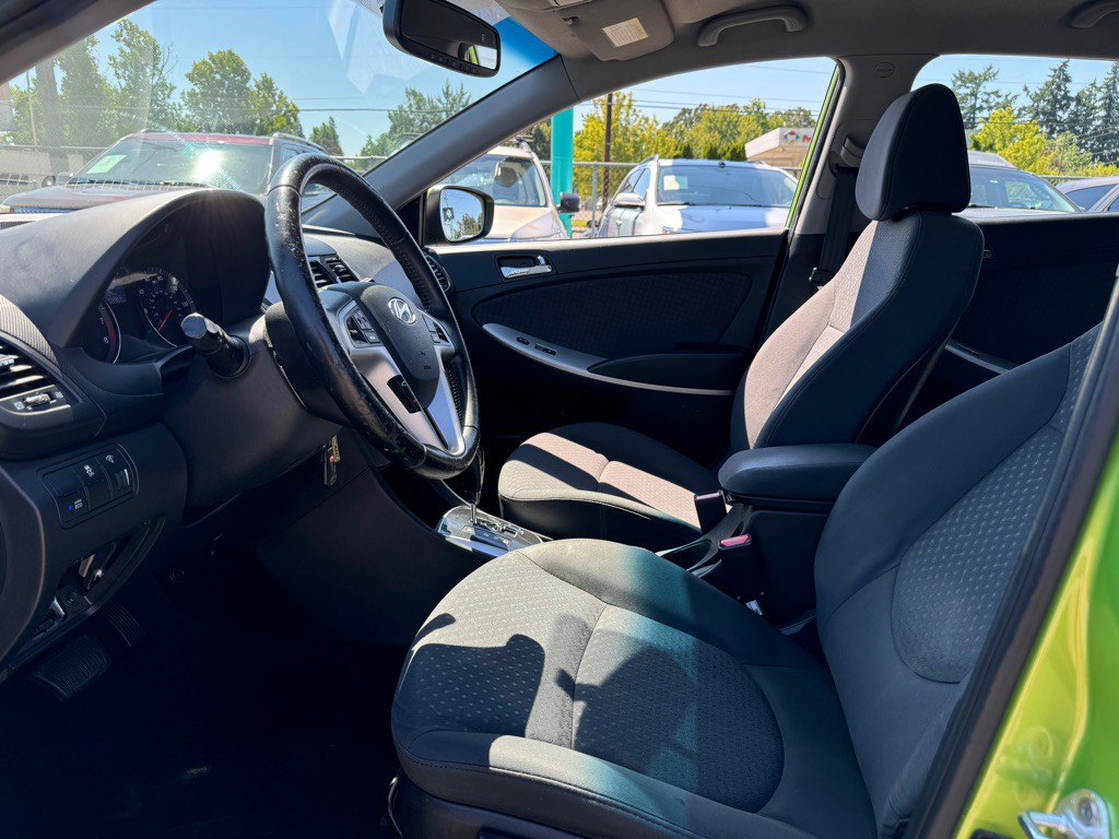 2013 Hyundai Accent Image 7