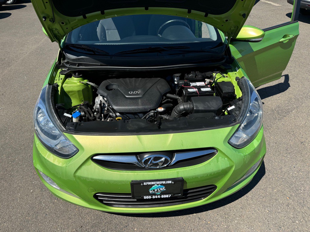 2013 Hyundai Accent Image 11