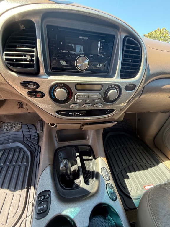 2001 Toyota Sequoia Image 9