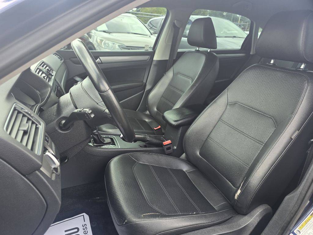 2015 Volkswagen Passat Image 10
