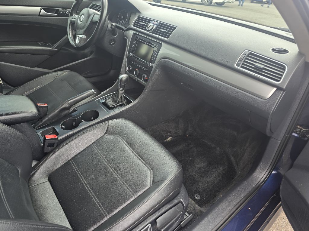 2015 Volkswagen Passat Image 12