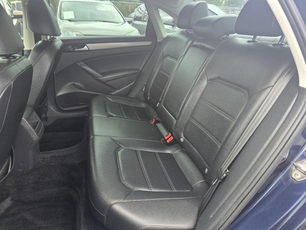 2015 Volkswagen Passat Image 13