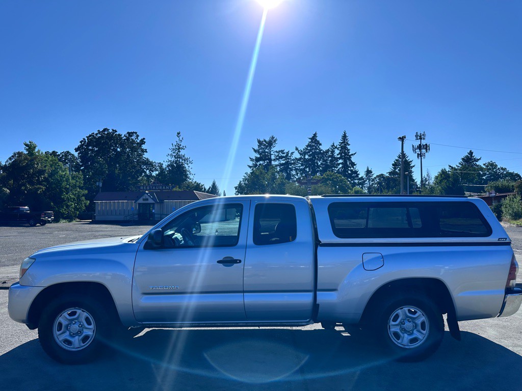 2010 Toyota Tacoma Image 2