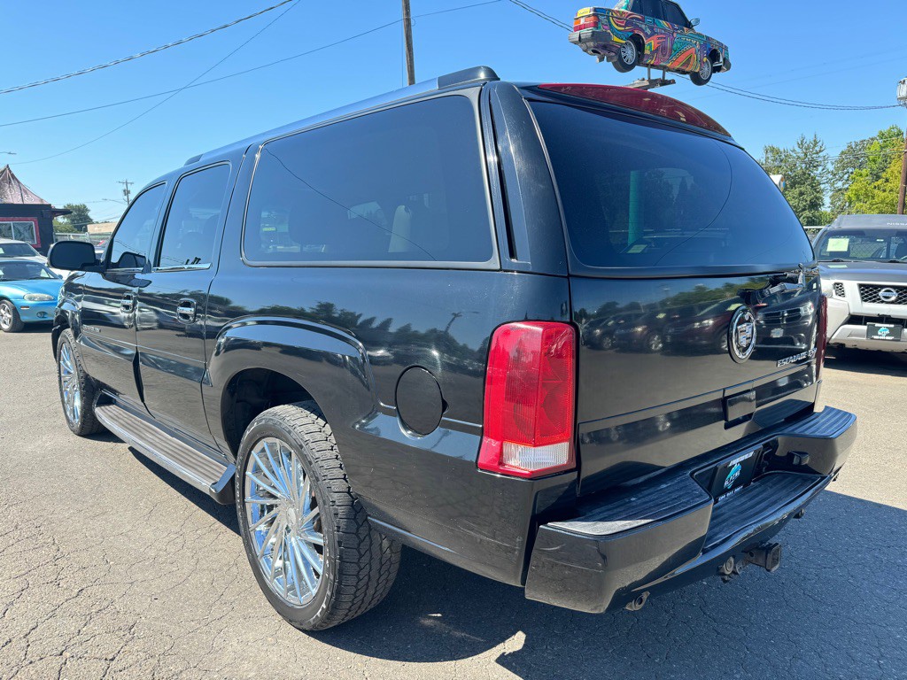2003 Cadillac Escalade Image 2