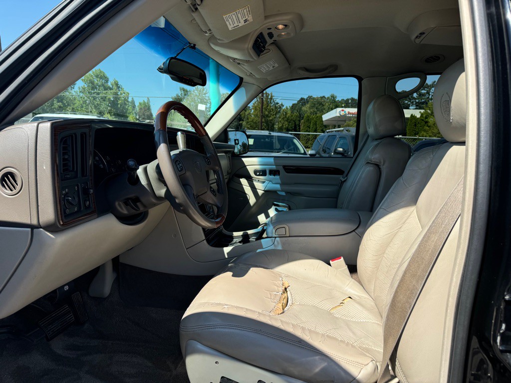 2003 Cadillac Escalade Image 7