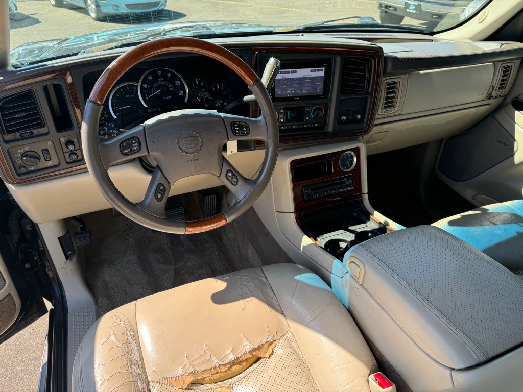 2003 Cadillac Escalade Image 10