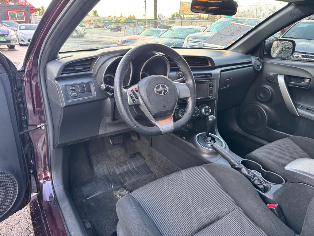 2013 Scion tC Image 9