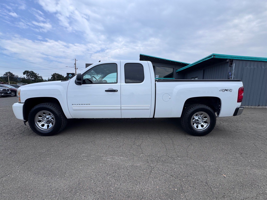 2011 Chevrolet Silverado 1500 Image 2