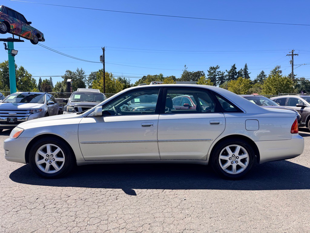 2000 Toyota Avalon Image 2