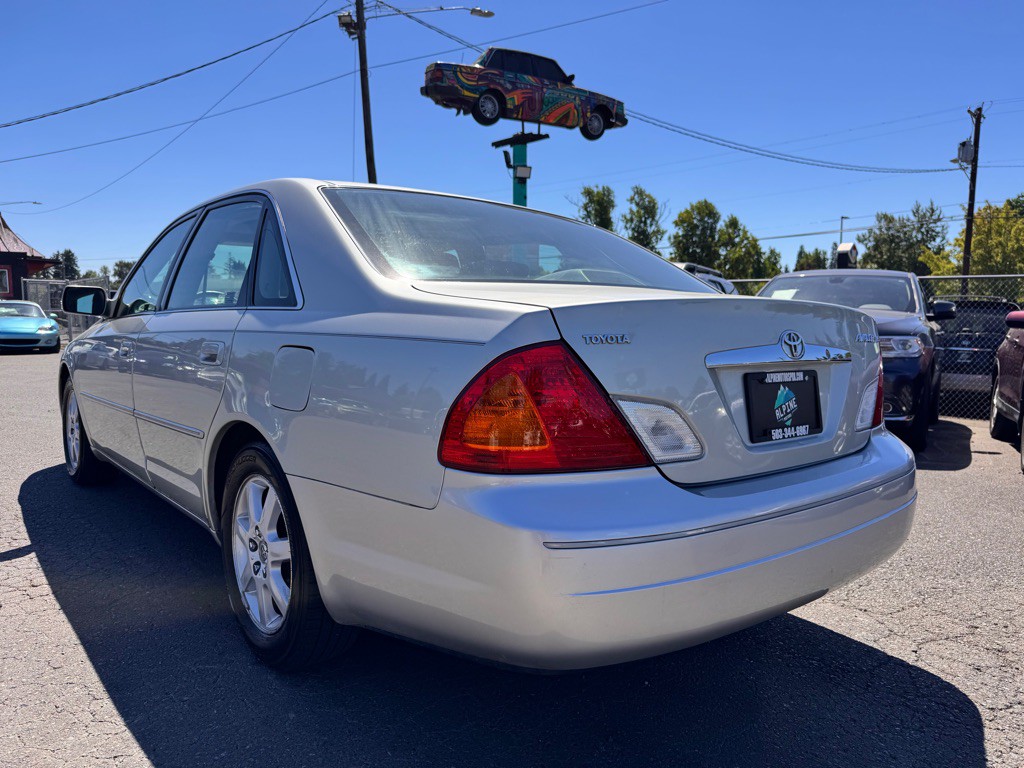 2000 Toyota Avalon Image 3