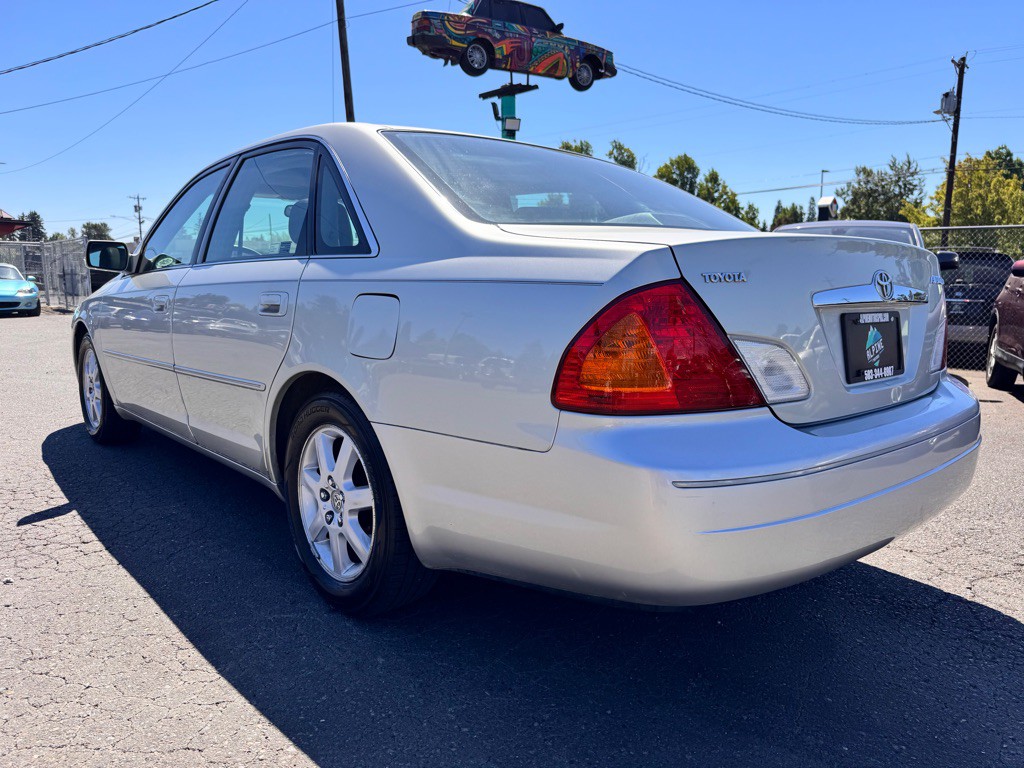2000 Toyota Avalon Image 4