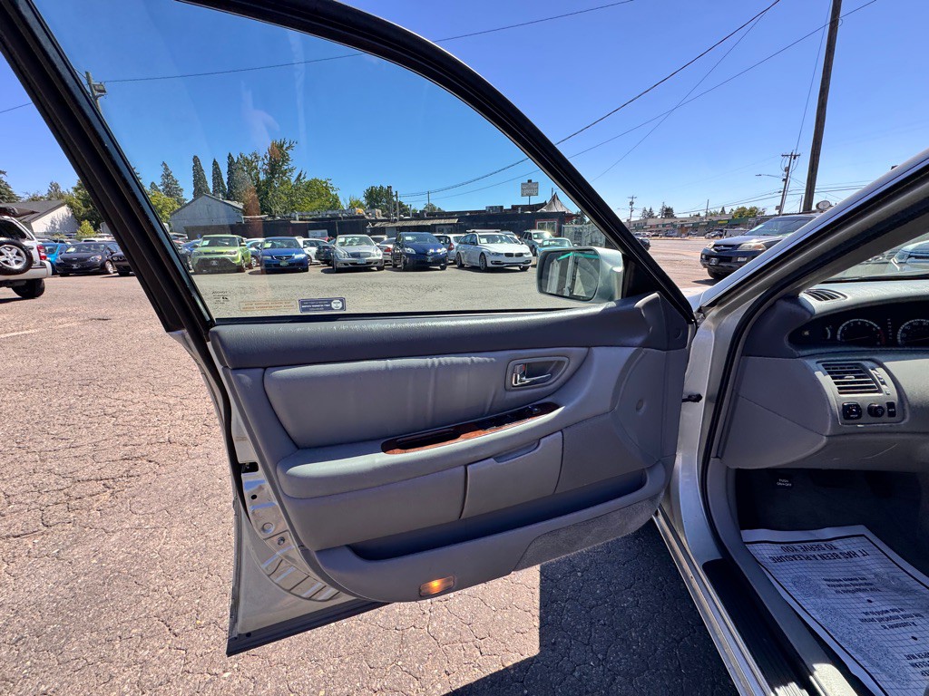 2000 Toyota Avalon Image 11