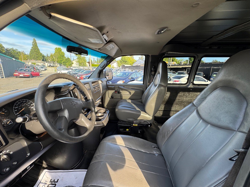 2007 Chevrolet Express Image 10